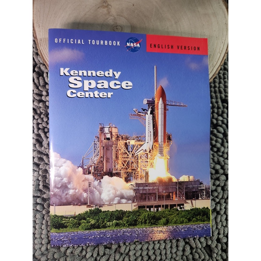 NEW NASA Kennedyโ Space Center Official Tourbook, English Version - Paperback